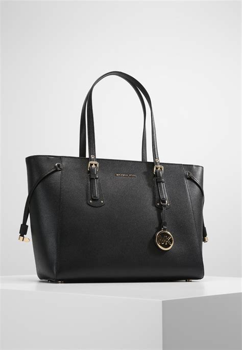 michael kors handtas voyager|Michael Kors voyager tote black.